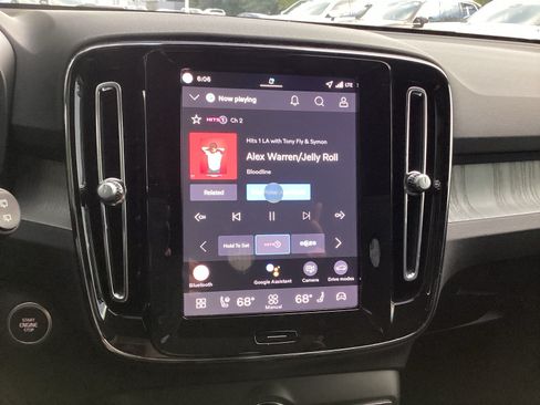 Certified 2026 Volvo XC40 B4 Core FWD image 26