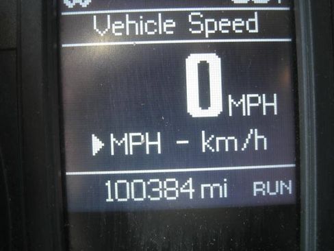 Used 2014 Chrysler Town & Country Touring FWD image 34