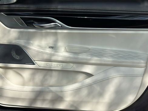 Used 2020 BMW 745e xDrive image 30