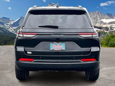 Used 2024 Jeep Grand Cherokee Altitude image 4