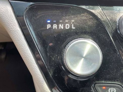 Used 2022 Chrysler Pacifica Limited FWD image 17