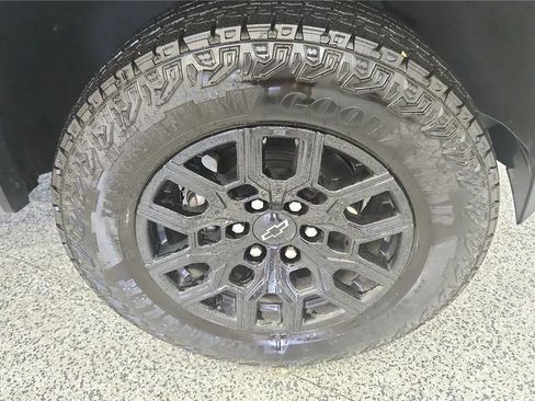 Used 2025 Chevrolet Colorado Trail Boss AWD/4WD image 13