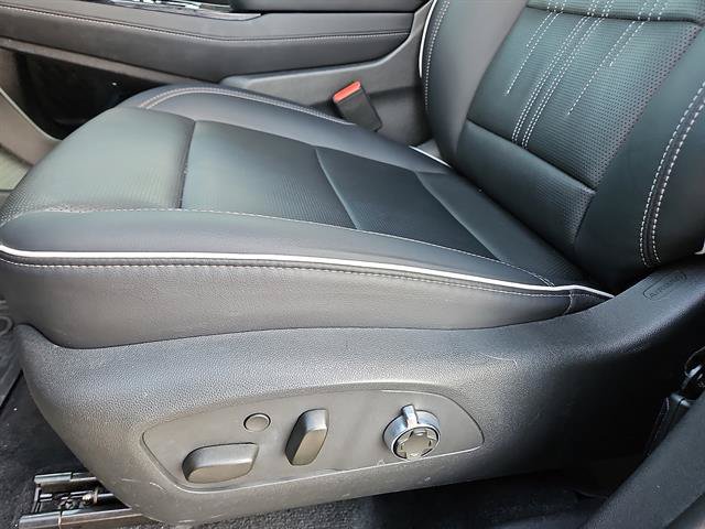 Certified 2026 Buick Enclave Avenir w/ Super Cruise Package FWD image 13