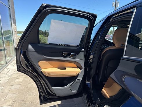 Certified 2025 Volvo XC60 B5 Ultra w/ Protection Package Premier image 11