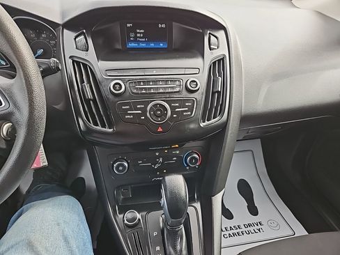 Used 2018 Ford Focus SE FWD image 23