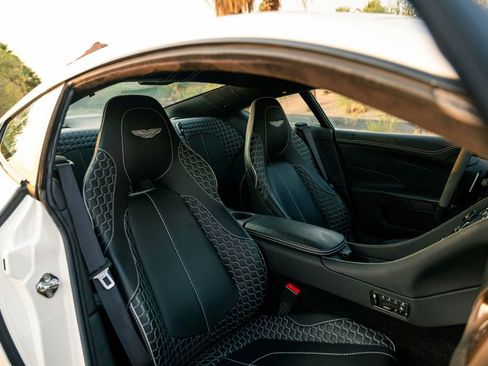 Used 2015 Aston Martin Vanquish Coupe image 38