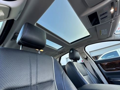 Used 2019 Jaguar XJ R-Sport image 15