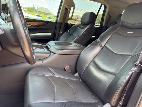 Used 2019 Cadillac Escalade Luxury RWD image 13