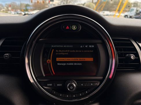 Used 2021 MINI Cooper S w/ Premium Package image 34