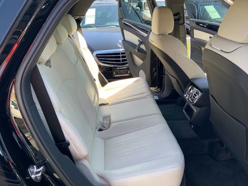 Used 2019 Bentley Bentayga AWD/4WD image 30