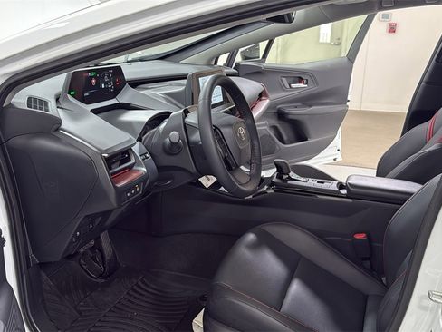 Certified 2025 Toyota Prius Plug-In Hybrid image 12