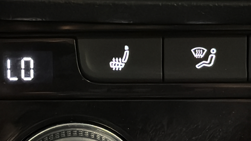 Used 2024 Volkswagen Jetta SE FWD image 36