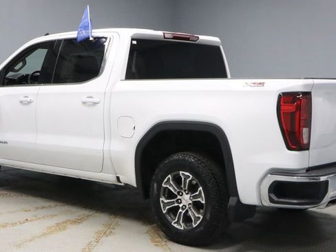 Used 2023 GMC Sierra 1500 SLE image 9