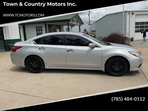 Used 2017 Nissan Altima 2.5 S w/ Power Driver Seat Package FWD image 1