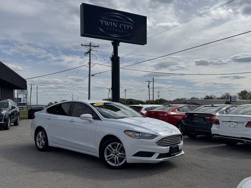 Used 2018 Ford Fusion SE FWD image 1