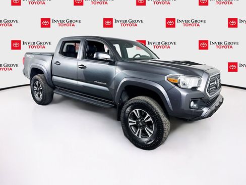 Used 2019 Toyota Tacoma TRD Sport AWD/4WD image 3