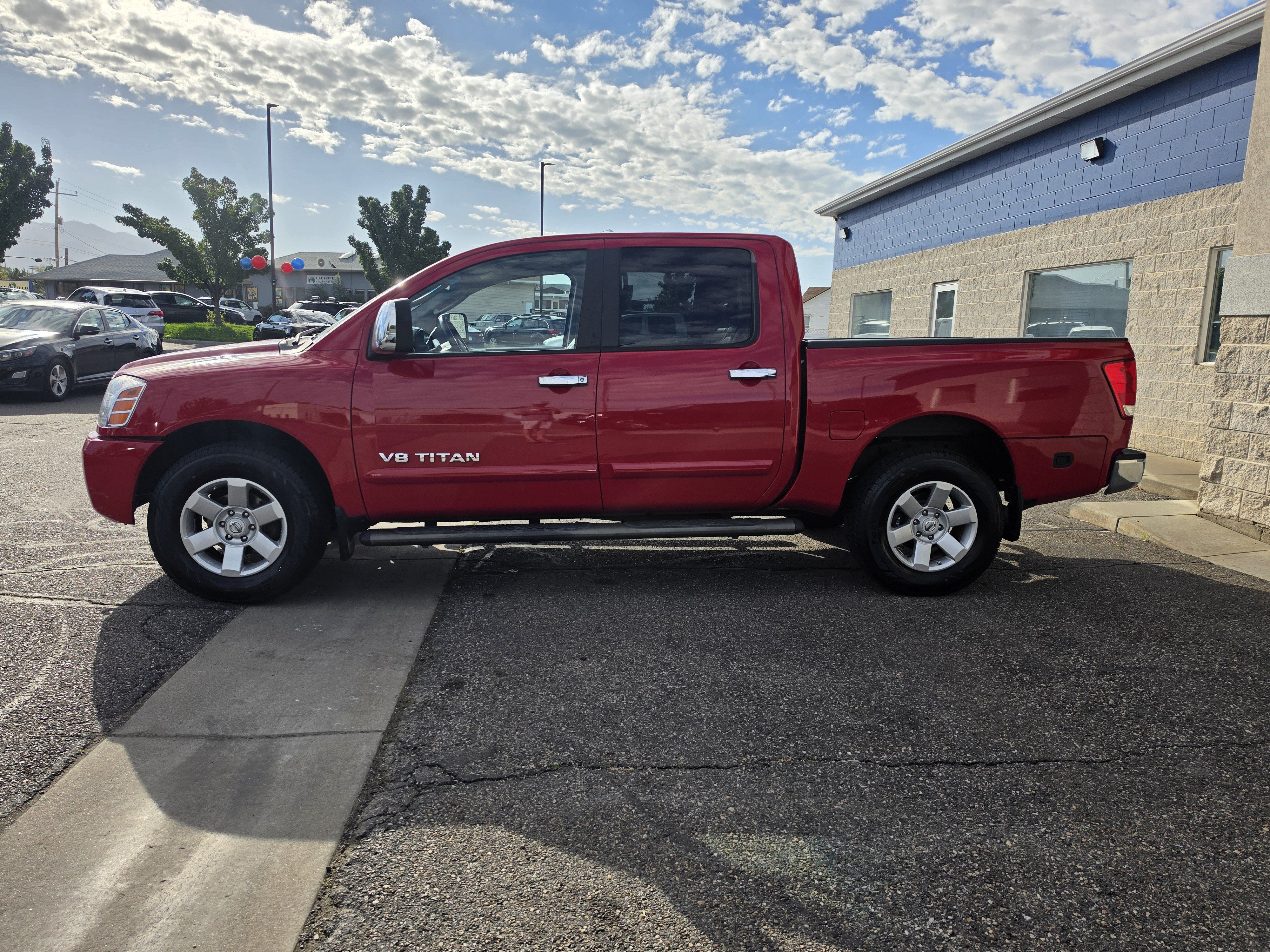 Used 2007 Nissan Titan LE w/ Tow Pkg AWD/4WD image 4