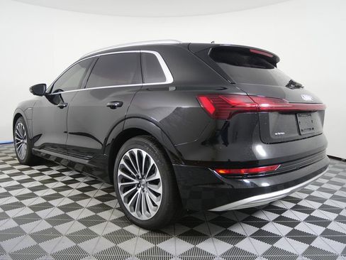 Used 2019 Audi e-tron Prestige w/ Prestige Package image 5