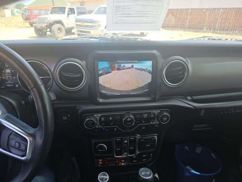 Used 2023 Jeep Wrangler Unlimited Rubicon 4xe w/ Cold Weather Group AWD/4WD image 5