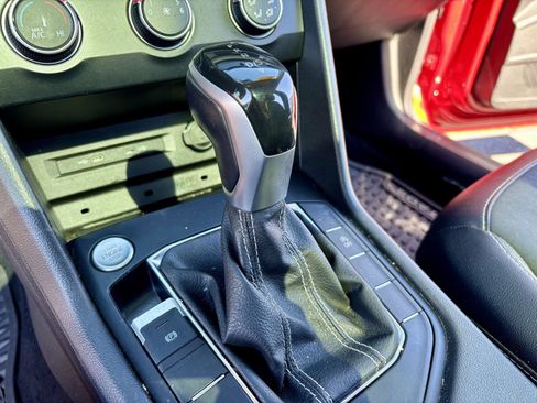 Used 2022 Volkswagen Taos SE image 37