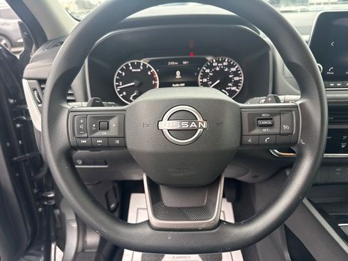 Used 2025 Nissan Rogue S image 15