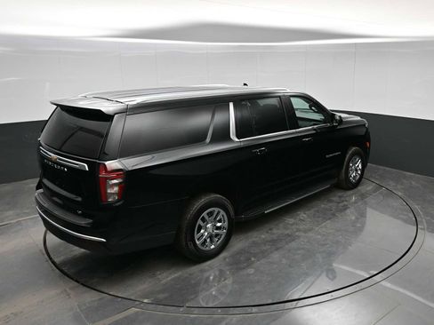 Used 2024 Chevrolet Suburban LT image 35