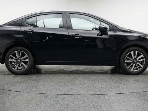 Used 2025 Nissan Versa SV image 11