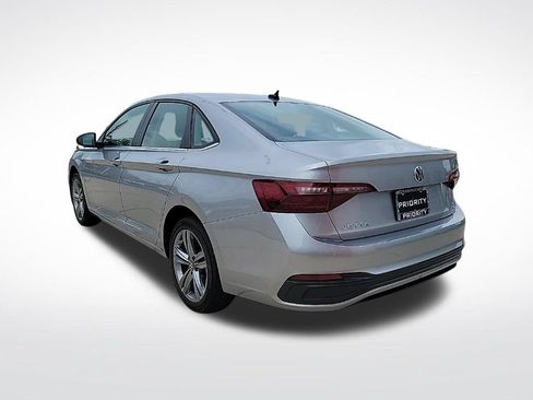 Used 2024 Volkswagen Jetta SE FWD image 3