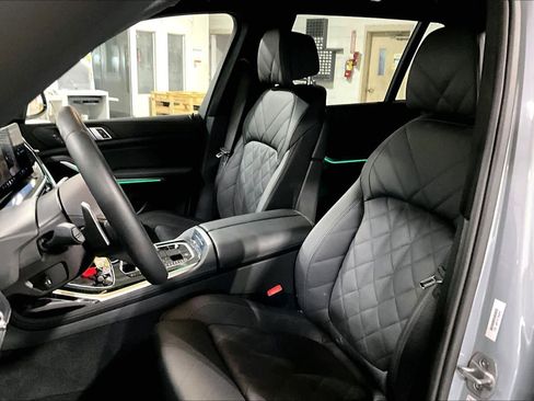 Used 2026 BMW X7 xDrive40i image 8