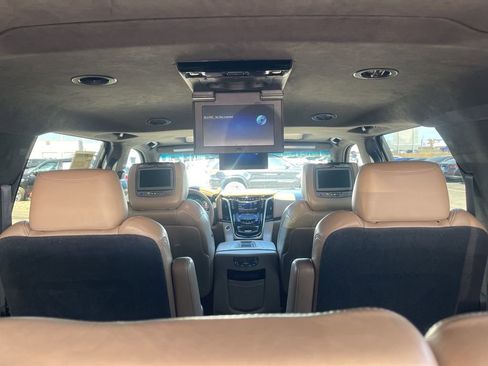 Used 2019 Cadillac Escalade ESV Platinum image 15