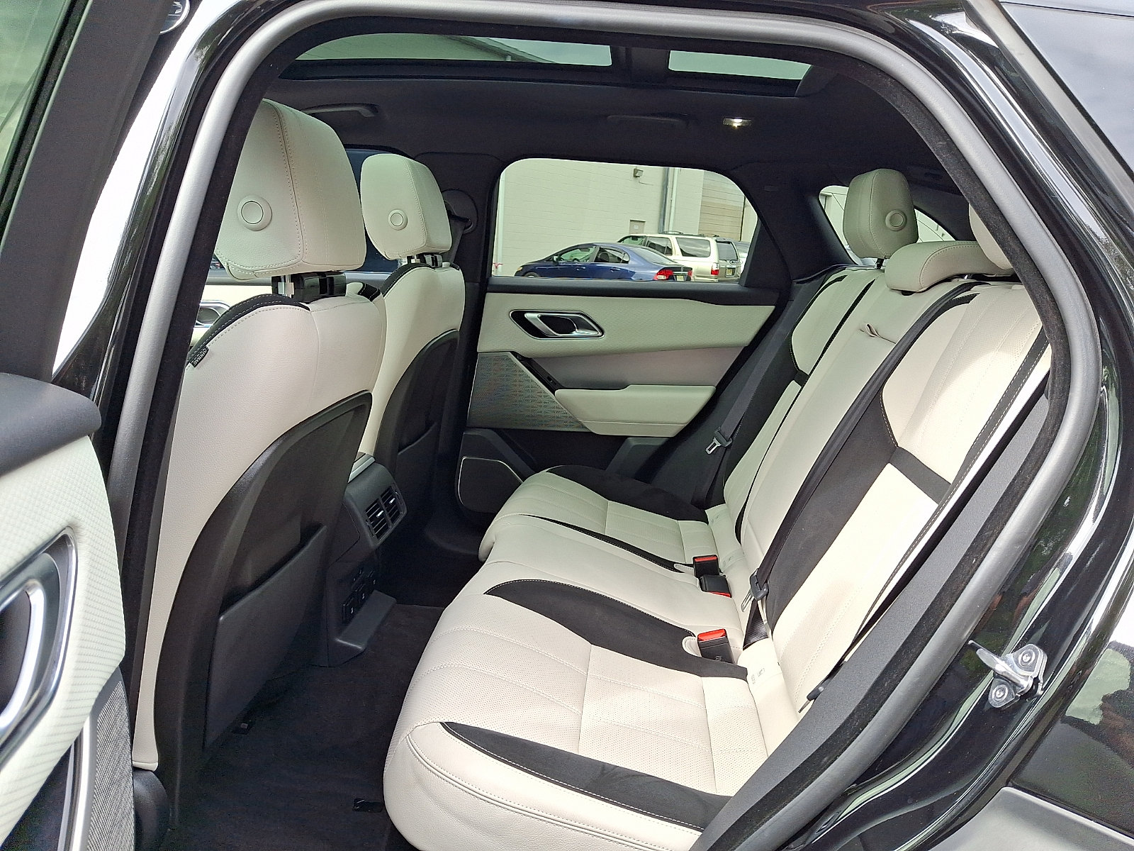 Used 2019 Land Rover Range Rover Velar R-Dynamic SE AWD/4WD image 5