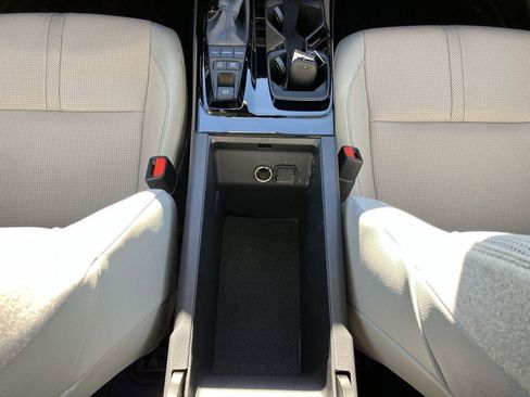 Used 2025 Toyota Camry XLE image 17