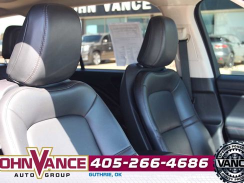 Used 2022 Lincoln Aviator AWD w/ Premium Package image 16