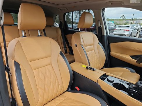 Used 2023 Nissan Rogue Platinum w/ Platinum Premium Package image 10