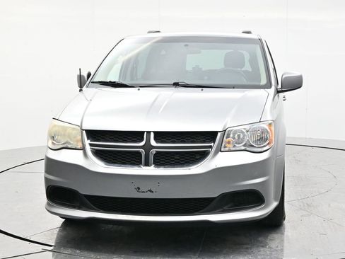 Used 2016 Dodge Grand Caravan SXT image 2