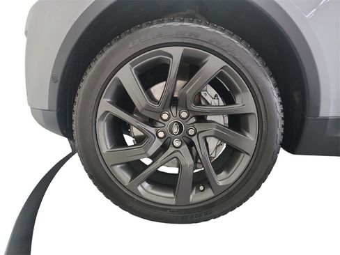 Used 2020 Land Rover Discovery HSE image 40