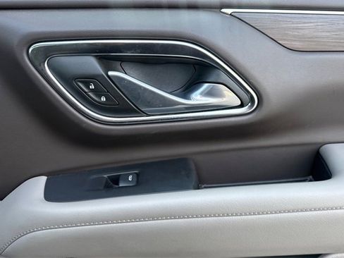 Used 2024 Chevrolet Suburban LT image 22