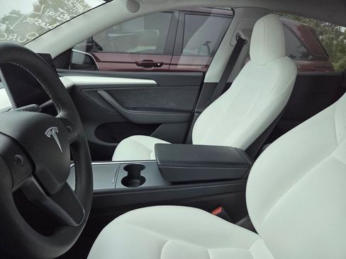 Used 2024 Tesla Model Y Long Range image 5