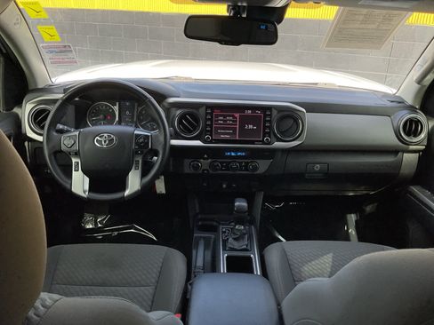 Used 2022 Toyota Tacoma SR5 AWD/4WD image 17