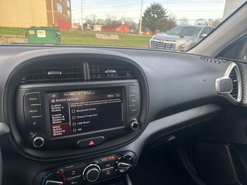 Used 2025 Kia Soul LX w/ LX Technology Package image 33