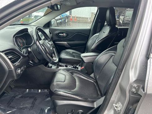Used 2019 Jeep Cherokee Limited AWD/4WD image 6