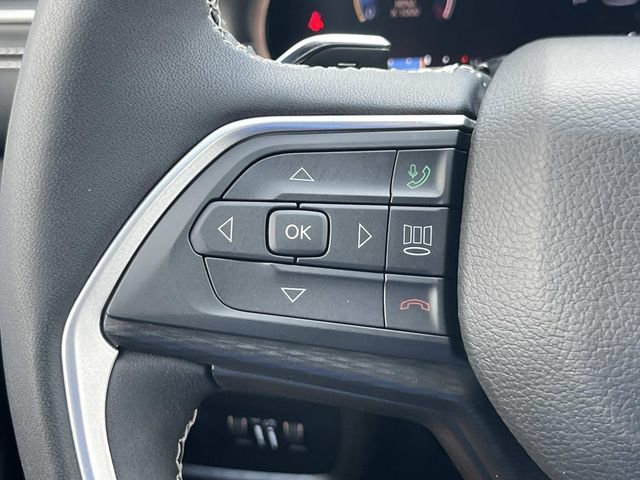 Used 2023 Jeep Grand Cherokee L Altitude AWD/4WD image 31