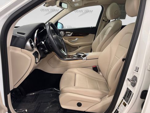 Used 2019 Mercedes-Benz GLC 300 4MATIC image 9