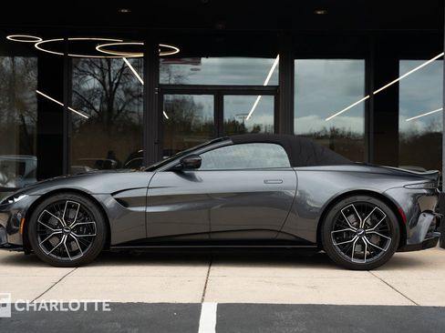 Used 2021 Aston Martin V8 Vantage Roadster image 8