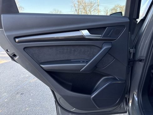 Used 2024 Audi SQ5 Premium w/ Convenience Package image 12