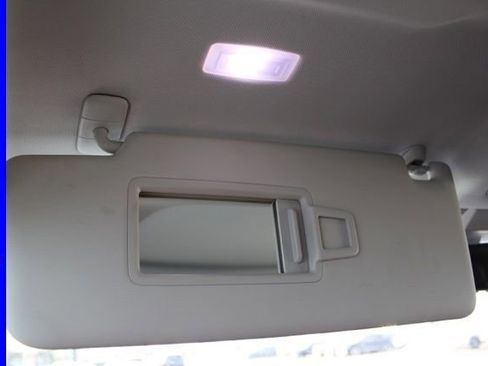 Used 2025 Volkswagen Tiguan SE w/ Panoramic Sunroof Package image 46