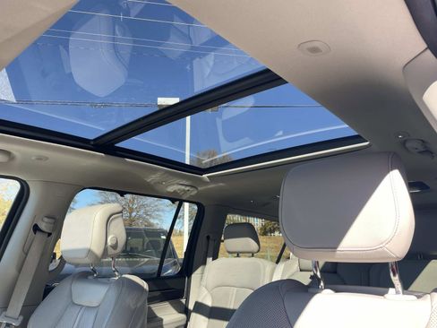 Used 2024 Jeep Wagoneer L Base w/ Premium Group I image 19