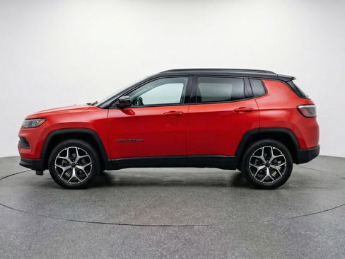 Used 2025 Jeep Compass Limited image 5