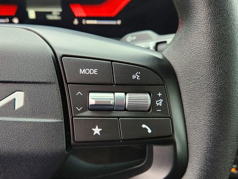 Used 2025 Kia K4 LXS image 13