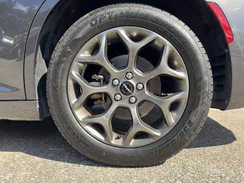 Used 2016 Chrysler 300 S image 18